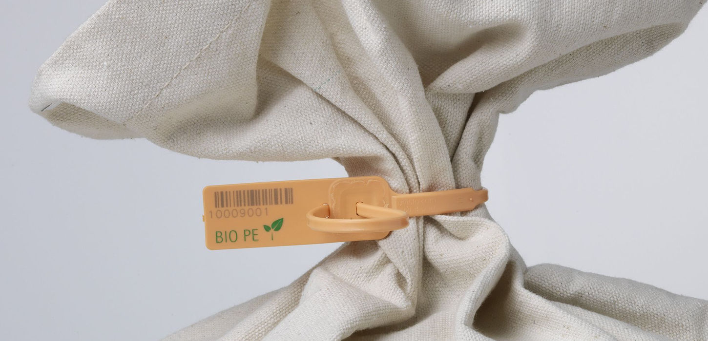 Unisto Varis eco Bio-Based PE security seal applied to a bag