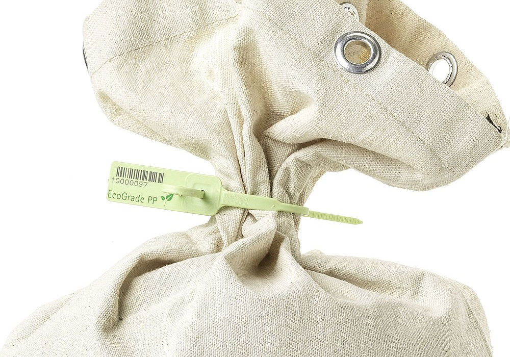 Unisto Varis eco Ecograde PP security seal applied to a postal bag