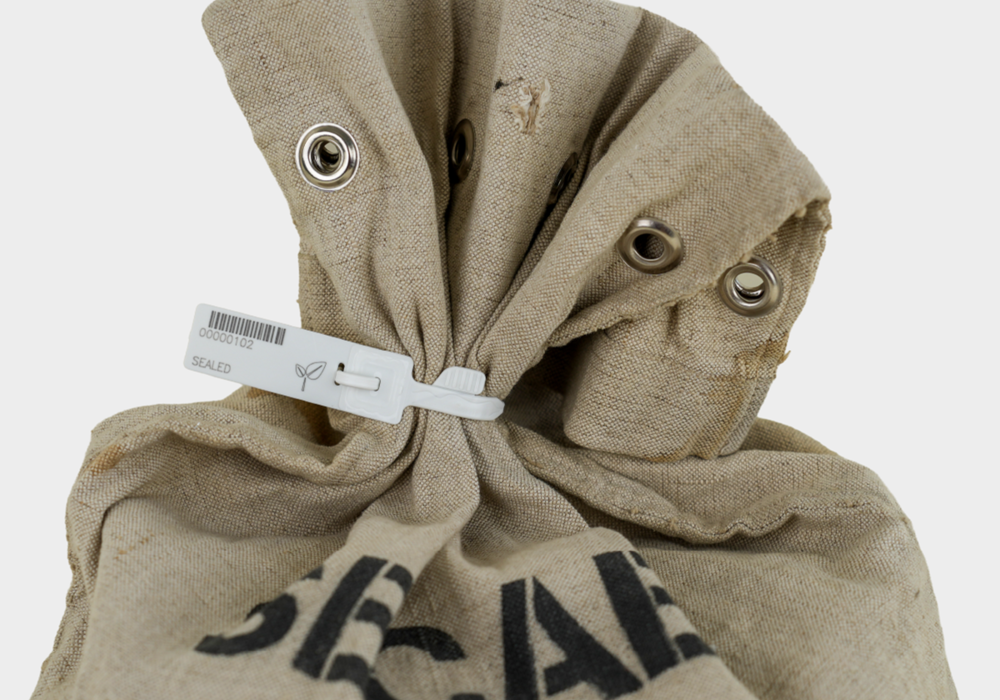 Unisto Riva eco pull-tight security seal applied to a bag